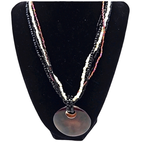 unmarked Jewelry - Costume jewelry beaded necklace with pendant